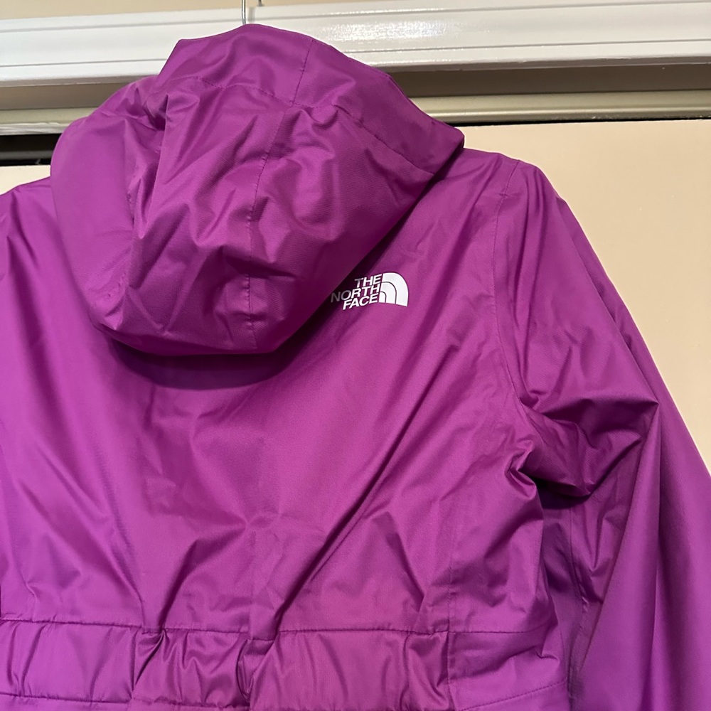 The North Face Big Girls'  Size XL Hooded Purple Rain Jacket. - Picture 9 of 10